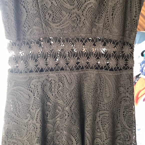 Francesca’s collections Green patterned dress - Picture 4 of 4